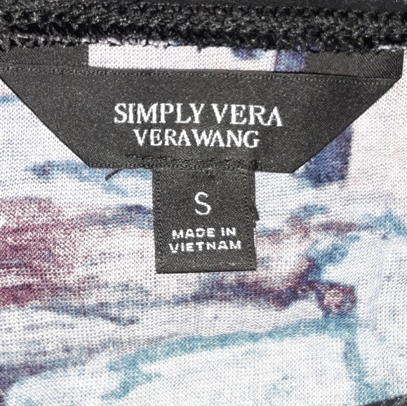 5/$25 Simply Vera blouse size small - Picture 4 of 7